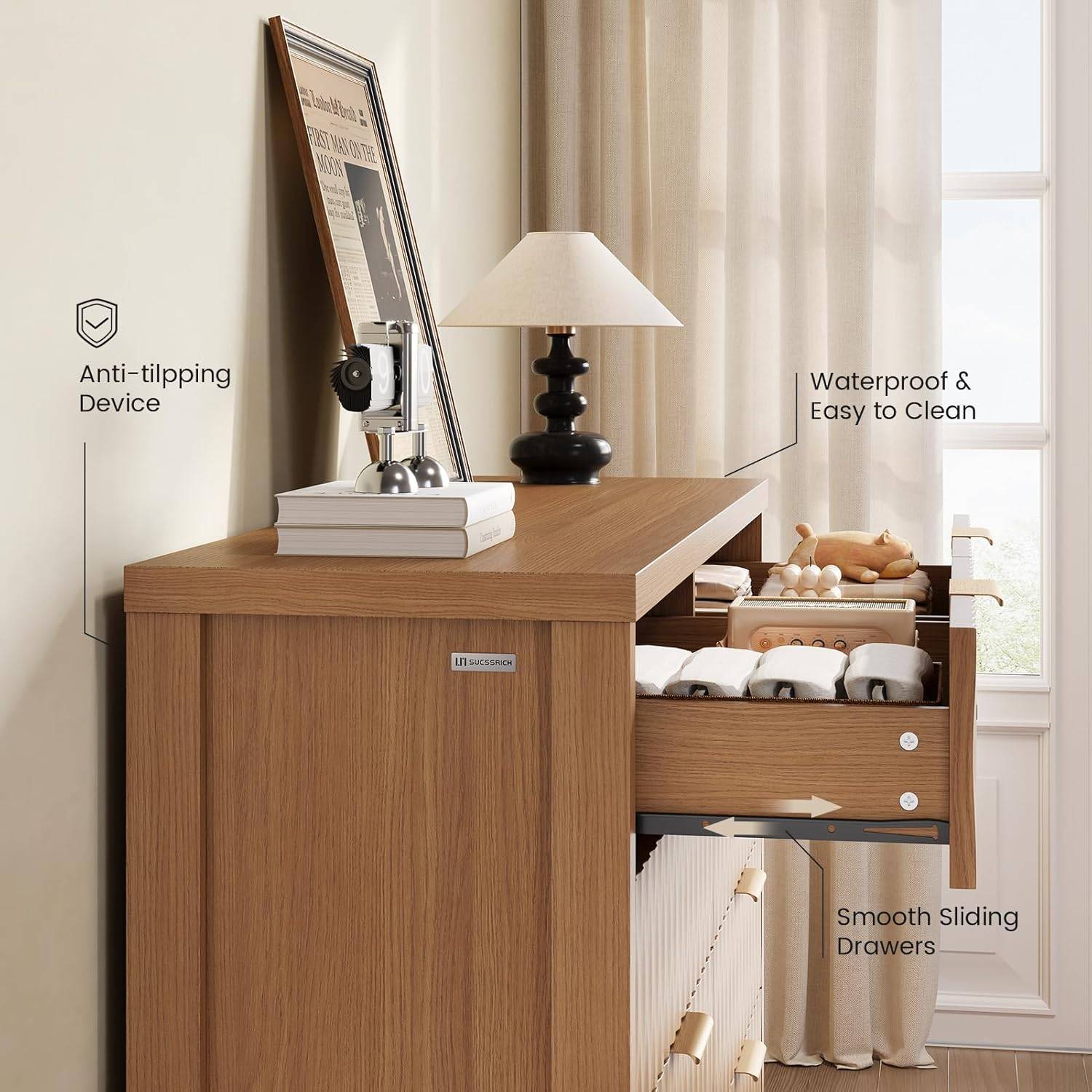 Sikaic Dresser Fluted Dresser with 8 Drawers Brown Brown / Engineered Wood / Modern